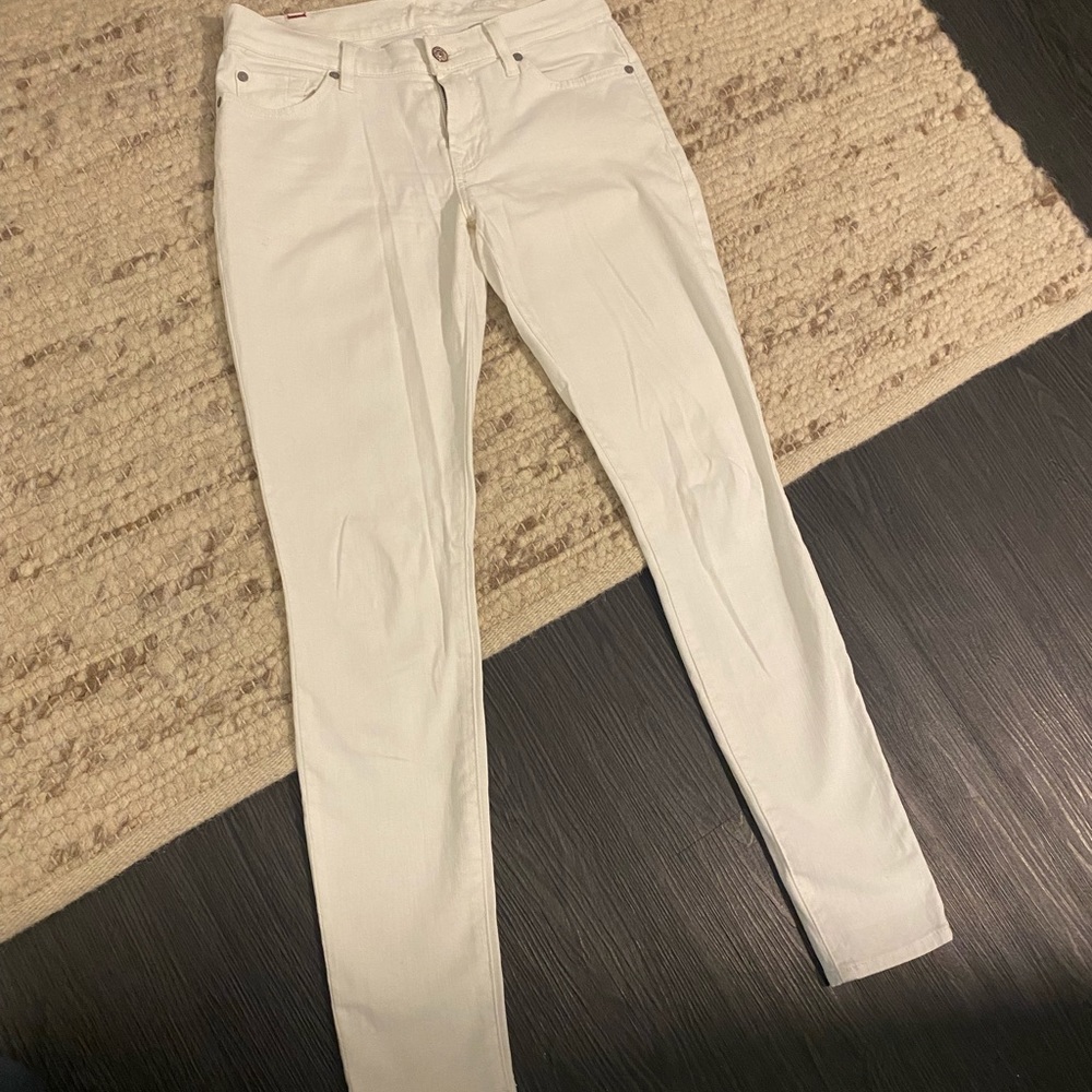 White skinny jeans